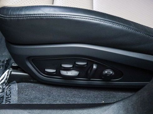 Used 2025 Porsche Taycan image 23