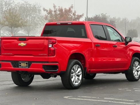 Used 2025 Chevrolet Silverado 1500 Custom image 4