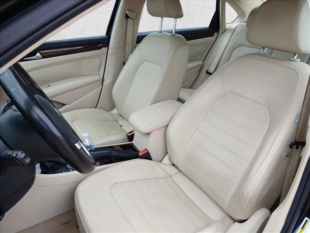 Used 2012 Volkswagen Passat 2.5 SEL FWD image 17