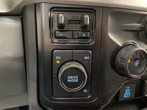 New 2026 Ford F450 XLT w/ FX4 Off-Road Package AWD/4WD image 32