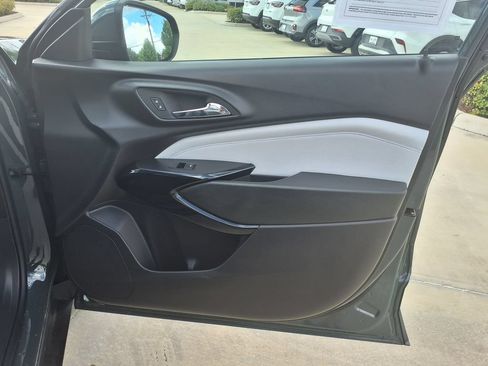Used 2025 Chevrolet Trax LT FWD image 22