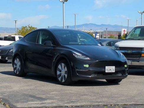 Used 2023 Tesla Model Y Long Range AWD/4WD image 2