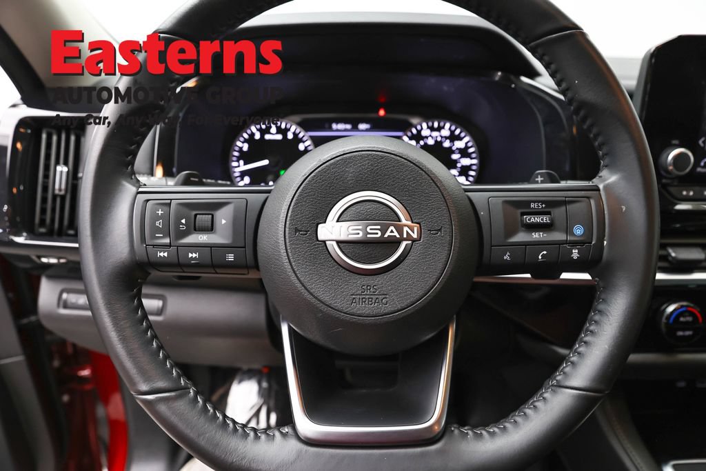 Used 2024 Nissan Pathfinder SV AWD/4WD image 11