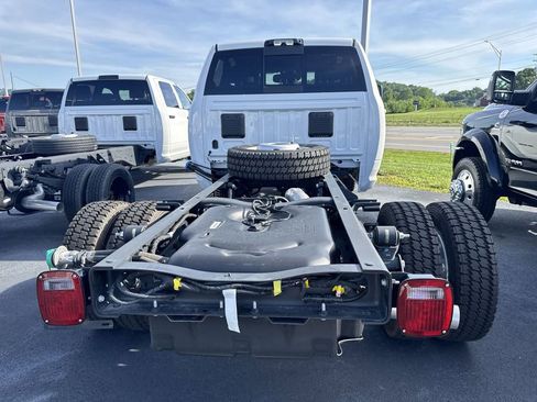New 2026 RAM 4500 4x4 Crew Cab DRW w/ Laramie Trim Package image 22