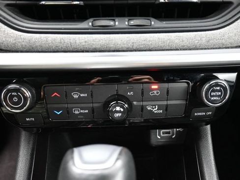 Used 2024 Jeep Compass Latitude AWD/4WD image 24