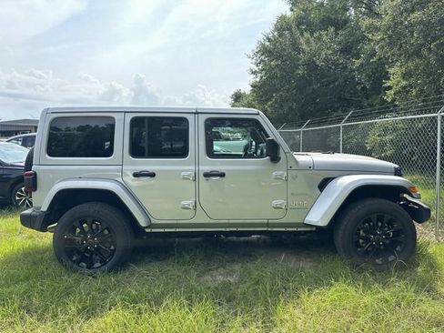 Used 2024 Jeep Wrangler Unlimited Sahara AWD/4WD image 6