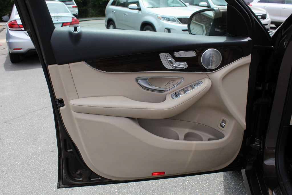 Used 2016 Mercedes-Benz GLC 300 4MATIC image 11