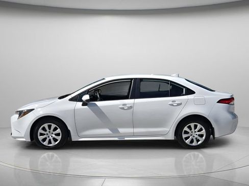 Used 2025 Toyota Corolla LE FWD image 3