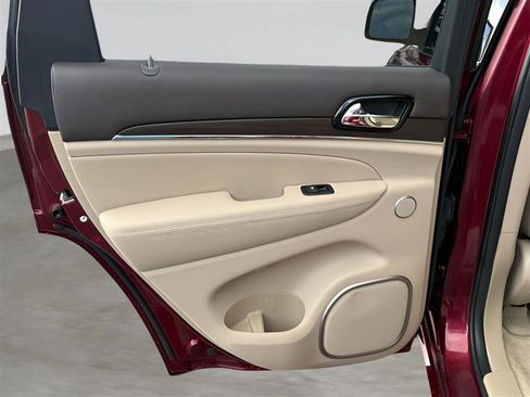 Used 2019 Jeep Grand Cherokee Overland image 31