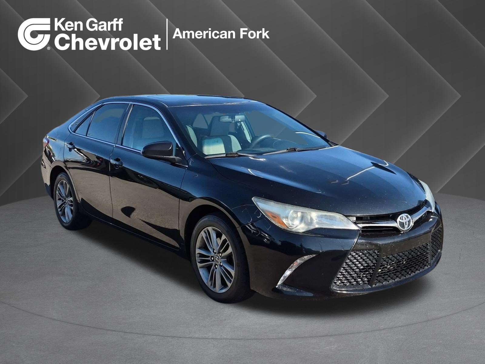 Used 2015 Toyota Camry SE w/ Moonroof Package FWD image 1
