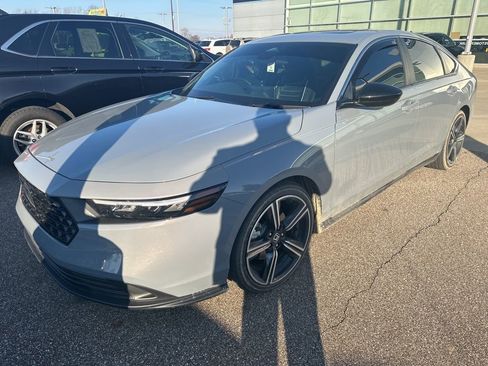 Used 2024 Honda Accord Sport image 4