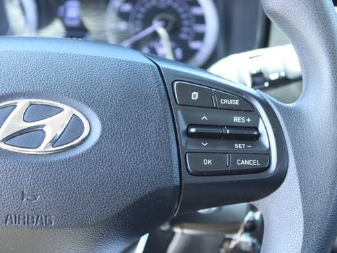 Used 2021 Hyundai Venue SE FWD image 18