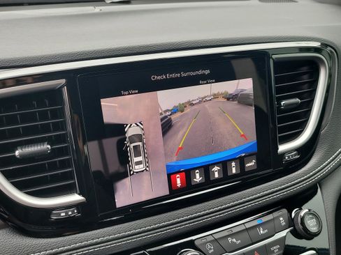 New 2026 Chrysler Pacifica Select image 19