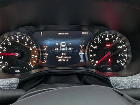 Used 2024 Jeep Compass Latitude image 11