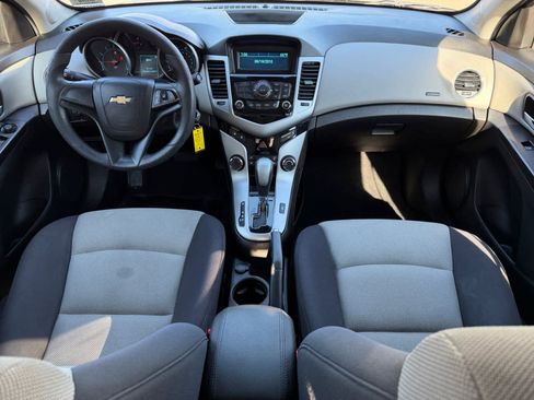 Used 2014 Chevrolet Cruze LS image 12
