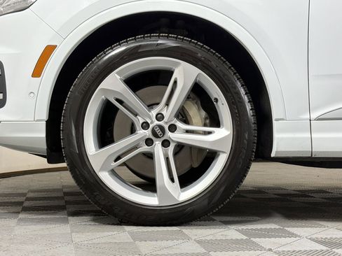 Used 2019 Audi Q7 3.0T Prestige image 12