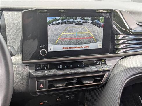 Used 2025 Toyota Camry SE FWD image 13