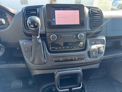 Used 2022 RAM ProMaster 2500 w/ Driver Convenience Group image 9