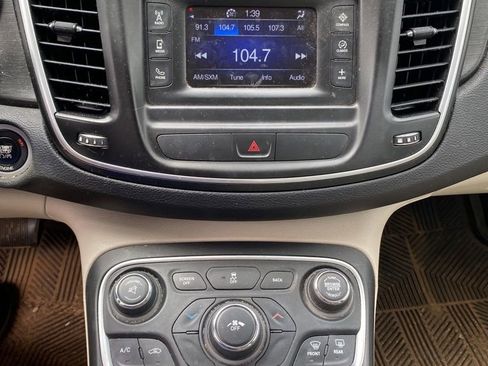 Used 2015 Chrysler 200 Limited w/ Convenience Group FWD image 5