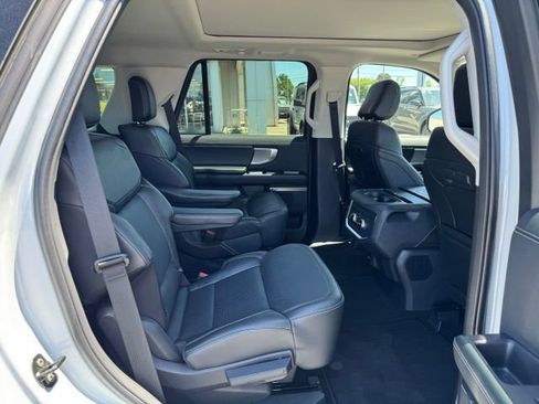 Used 2025 Ford Expedition Platinum AWD/4WD image 35