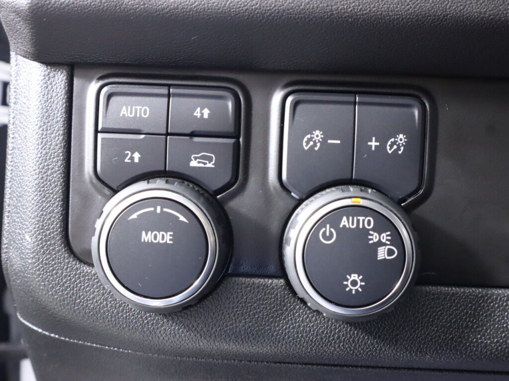 Used 2024 Chevrolet Suburban LT AWD/4WD image 10
