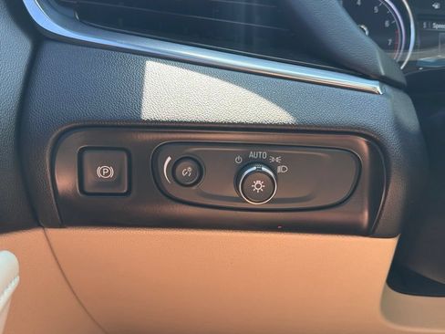 Used 2019 Buick Enclave Essence FWD image 47