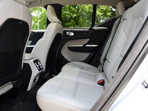 Used 2023 Volvo XC40 B5 Plus w/ Driver Assist Package AWD/4WD image 18