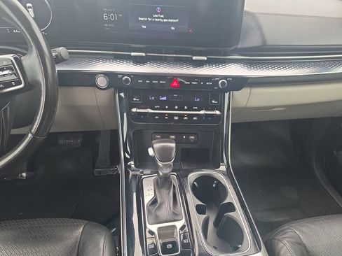 Used 2023 Kia Carnival SX Prestige FWD image 11