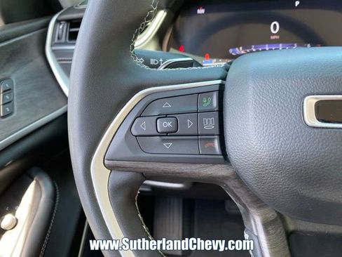 Used 2023 Jeep Grand Cherokee Limited w/ Black Appearance Package AWD/4WD image 21