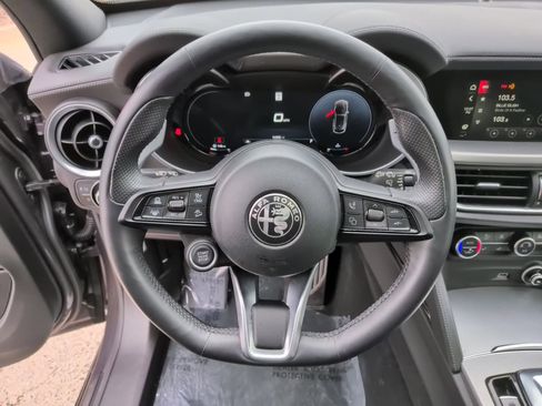 Used 2024 Alfa Romeo Stelvio Veloce image 23