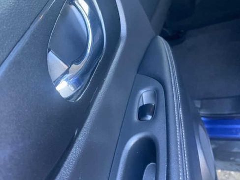 Used 2018 Nissan Rogue SV image 14