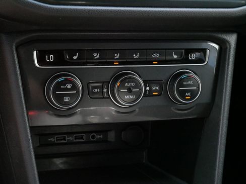 Used 2020 Volkswagen Tiguan SE AWD/4WD image 23