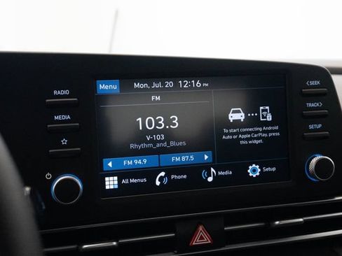 Used 2024 Hyundai Elantra SE FWD image 4