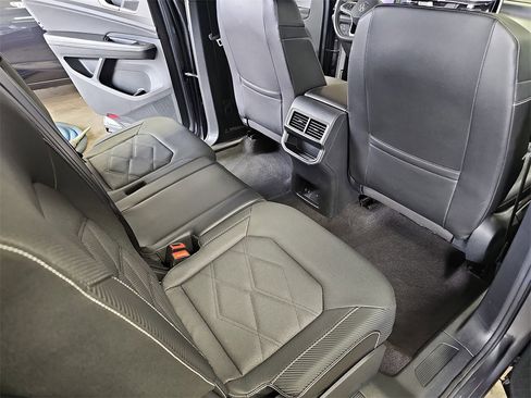 Used 2024 Volkswagen Atlas Cross Sport SE image 11