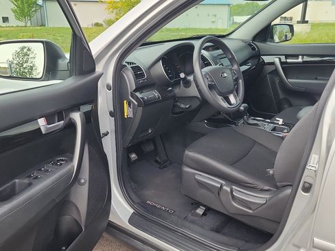 Used 2015 Kia Sorento LX FWD image 9