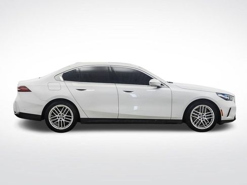 Used 2024 BMW 540i xDrive w/ Convenience Package AWD/4WD image 3