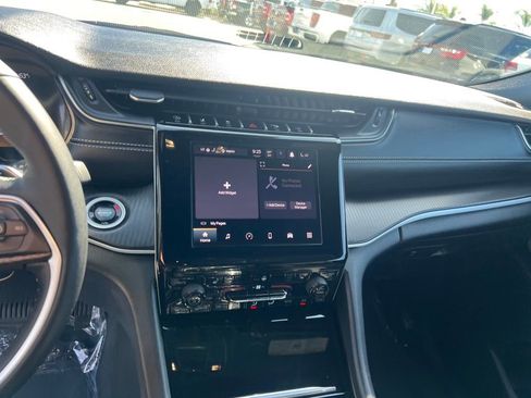 Used 2025 Jeep Grand Cherokee Laredo X w/ Luxury Tech Group I image 19