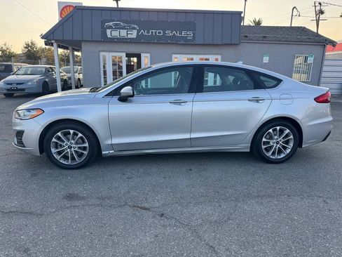 Used 2019 Ford Fusion SE image 4