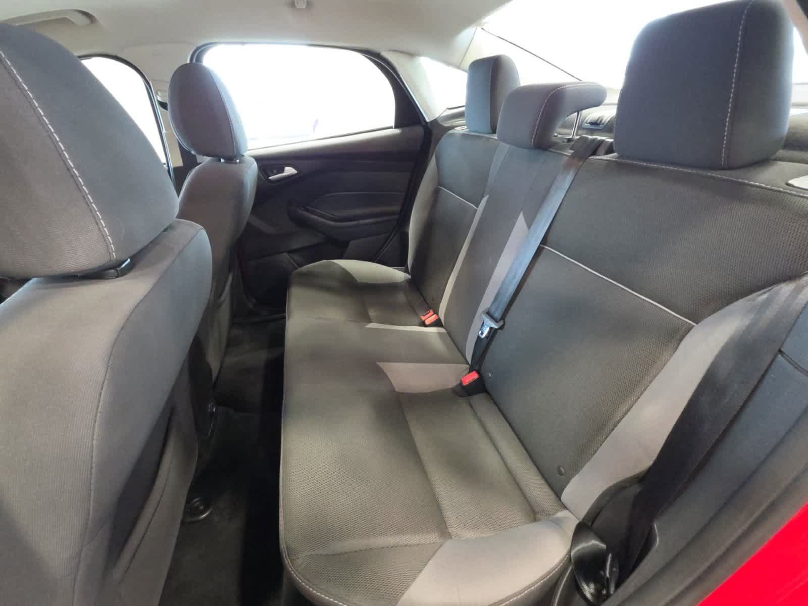 Used 2014 Ford Focus SE FWD image 25