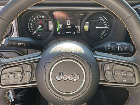 Used 2024 Jeep Wrangler Unlimited AWD/4WD image 14