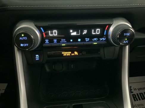 Used 2021 Toyota RAV4 LE AWD/4WD image 24