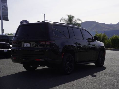 Used 2023 Jeep Wagoneer Series II image 4