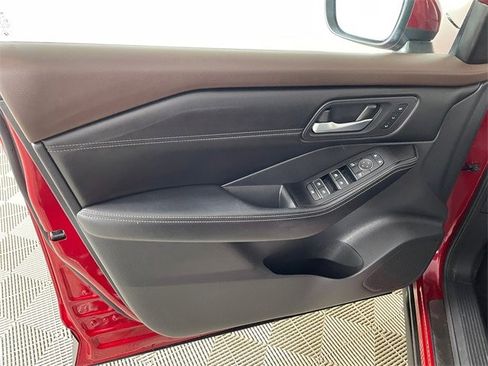 Used 2022 Nissan Rogue SL w/ SL Premium Package image 16