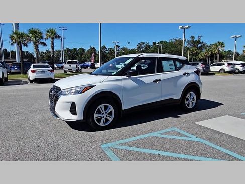 New 2025 Nissan Kicks Play S image 25