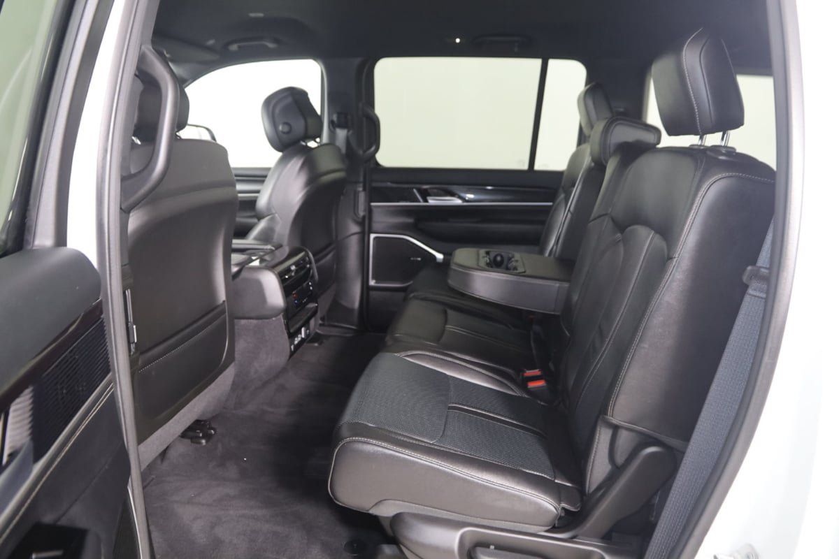 Used 2024 Jeep Wagoneer 4WD image 44