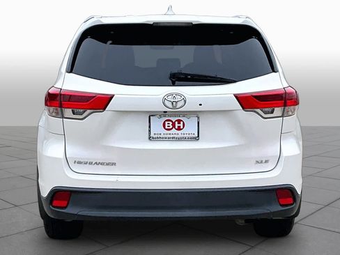 Used 2018 Toyota Highlander XLE FWD image 5