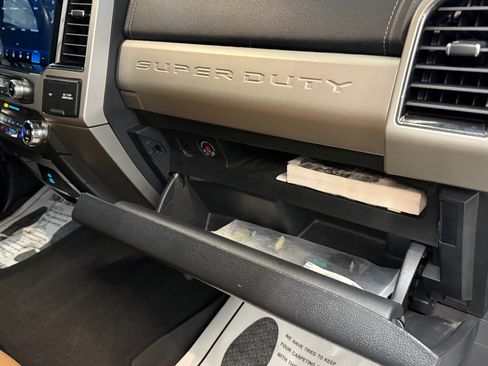 Used 2022 Ford F350 Lariat w/ Chrome Package image 13