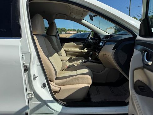 Used 2016 Nissan Rogue SV FWD image 17