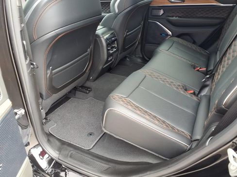 Used 2024 Jeep Grand Cherokee Summit AWD/4WD image 9