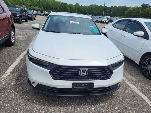 Used 2023 Honda Accord EX image 2